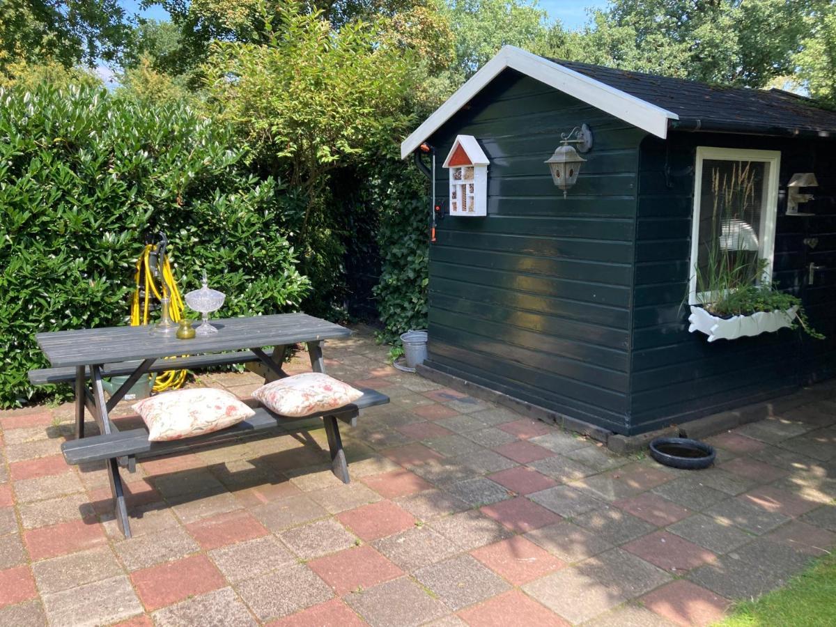 Charmant Chalet Op Een Bospark Op De Veluwe Villa Putten Esterno foto